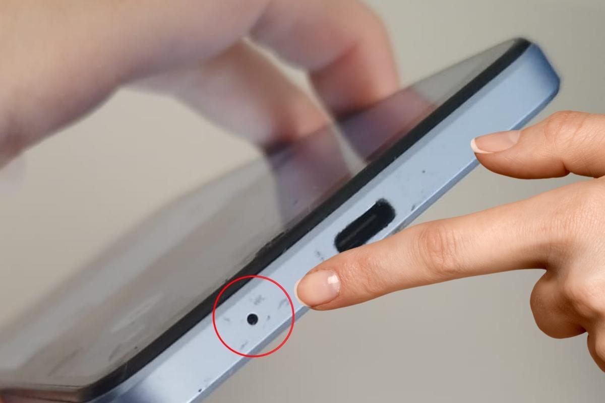 Dove si trova e a cosa serve il buco nascosto del cellulare