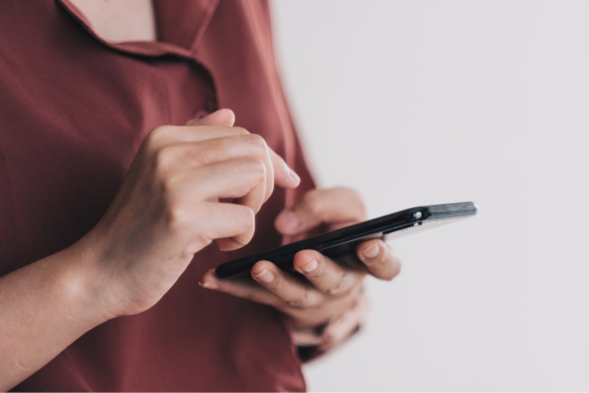 Ragazza smartphone