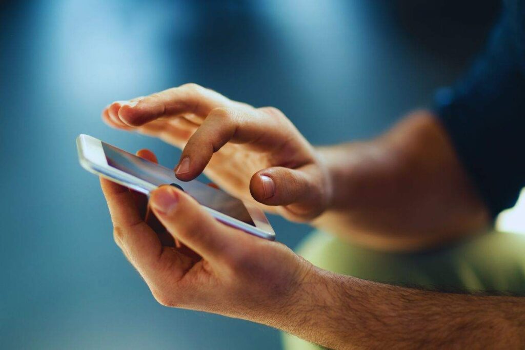 WhatsApp, blocca i messaggi degli sconosciuti con un clic